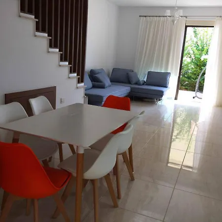 Townhouse In Coral Bay *